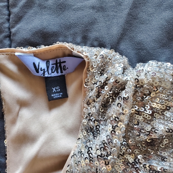 Gold sequence dress - Picture 7 of 9